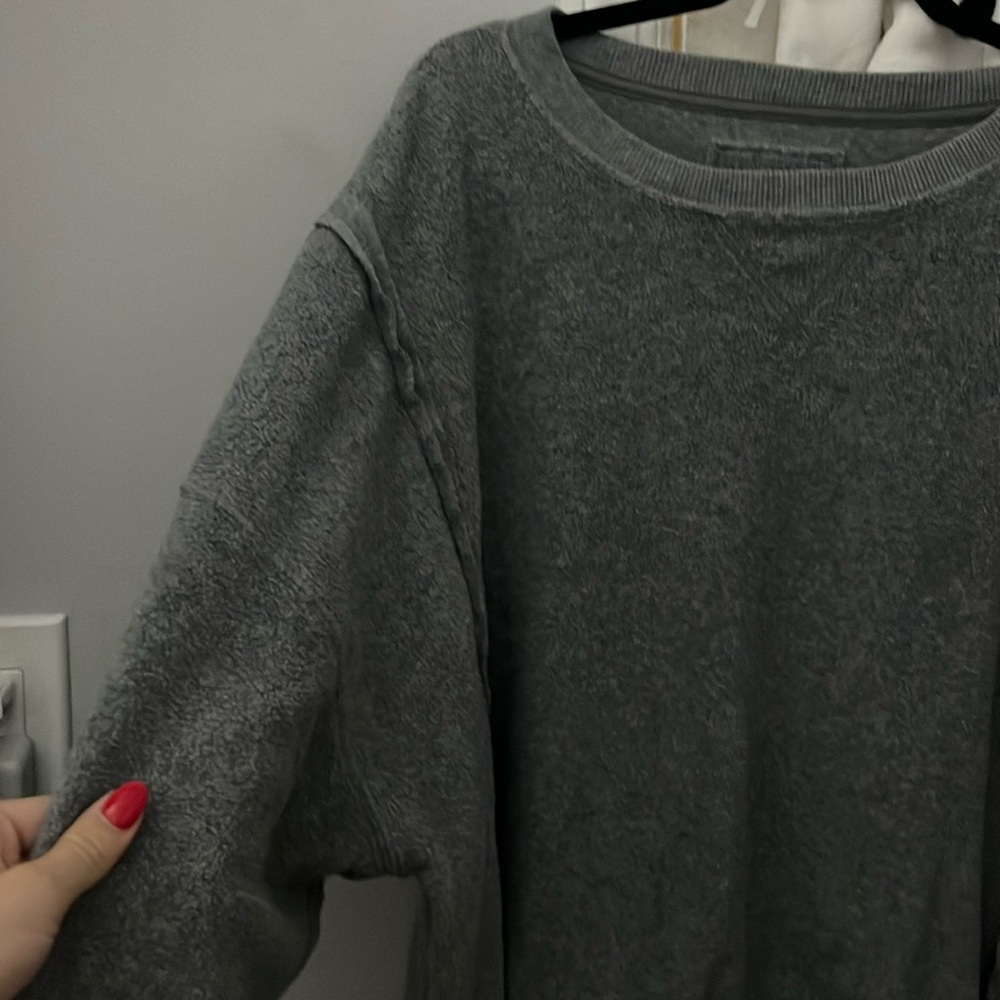 American eagle fuzzy oversized crewneck perfect condition worn once